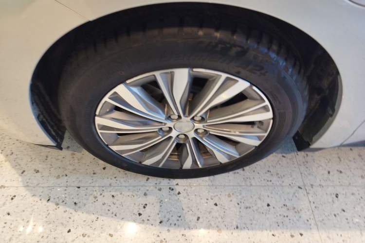 Used Hongqi E-QM5 2022 431 km Charge & Enjoy Edition