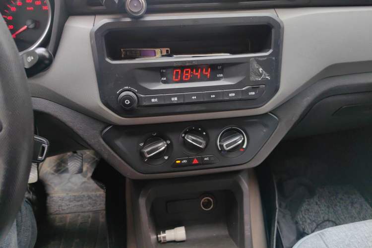 Used Wuling Hongguang 2018 1.5L S Standard Version L2B Audio And AC Panel