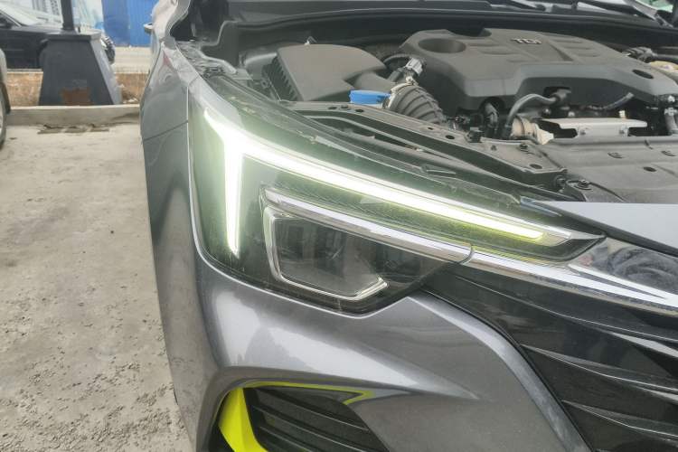 Used Roewe i6 MAX New Energy 2020 1.5T PHEV Cool & Stylish Skyroof Edition Right Front Headlight
