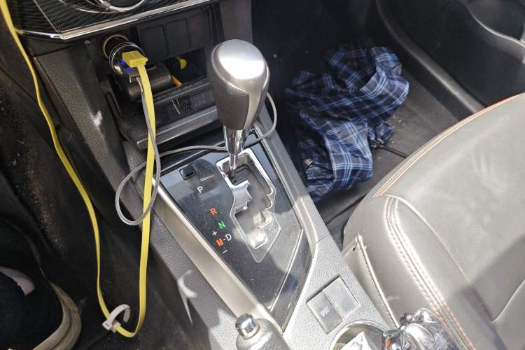 Used Toyota Corolla 2014 1.6L CVT GL-i Gear Lever