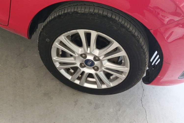 Used Ford Fiesta 2013 Hatchback 1.5L Automatic Fashion Edition Right Front Wheel Hub