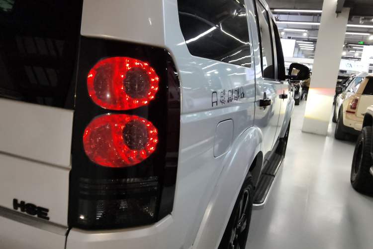 Used Land Rover Discovery 2015 3.0 SC V6 SE Exterior 6