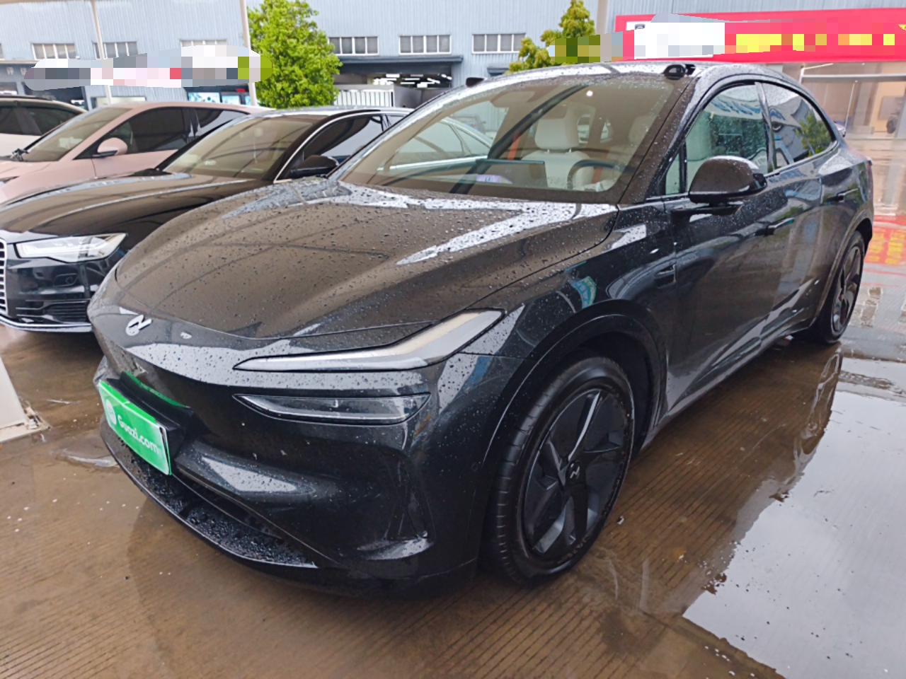 Под передней частью автомобиля