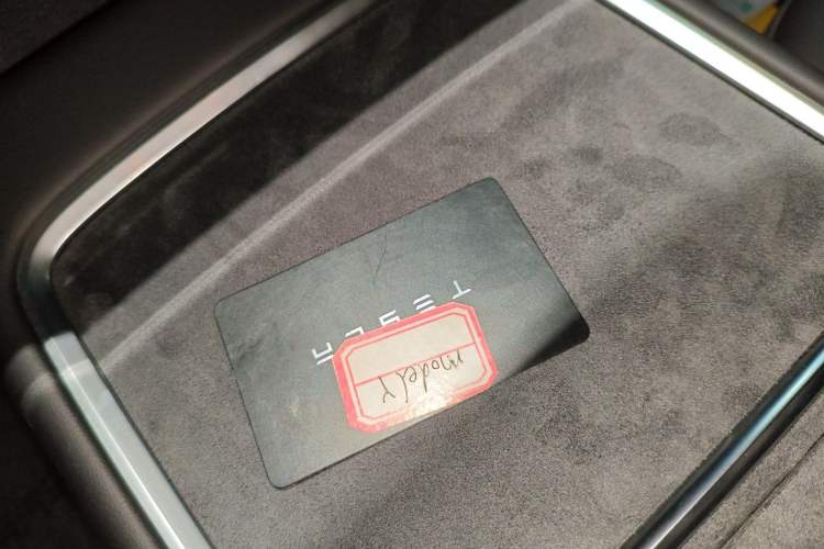 Used Tesla Model Y 2022 Long-Range All-Wheel-Drive Version Interior 1