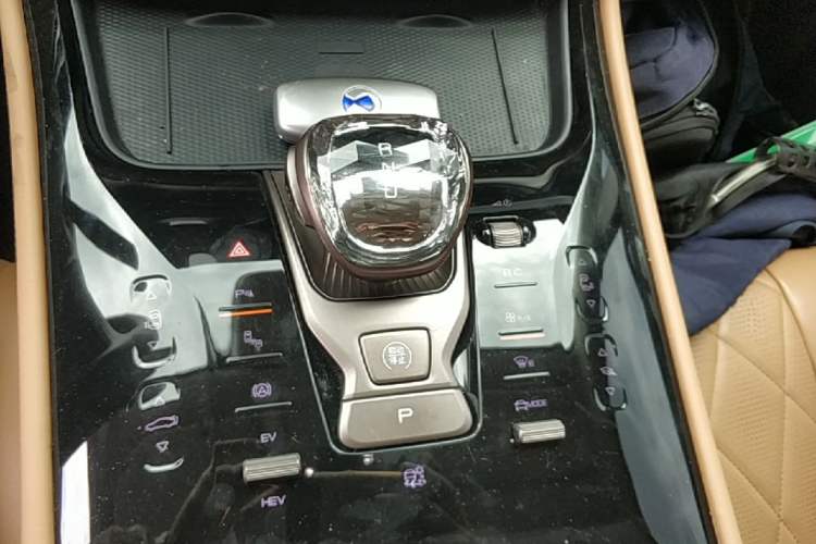 Used Denza D9 2022 DM-i 970 Four-Wheel Drive Prestige Model