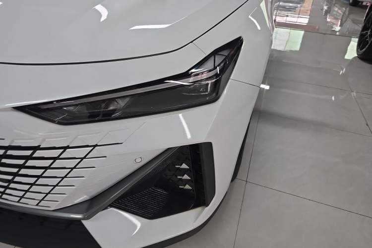 Used CHANGAN UNI-V 2023 1.5T Prestige Model