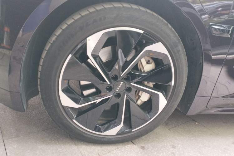 Used Zeekr 001 2022 Ultra-Long Range Dual-Motor ME Version Left Front Wheel Hub