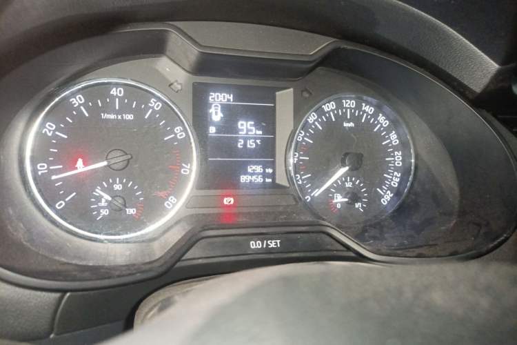 Used Skoda Octavia 2017 1.6L Manual Front-Wheel-Drive Version Instrument Cluster