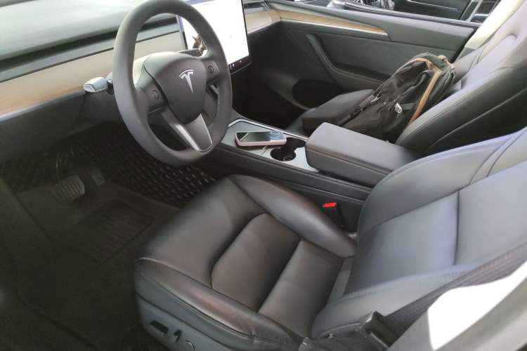 Used Tesla Model Y 2021 Long-Range All-Wheel-Drive Version
