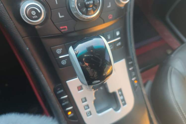 Used Luxgen Great 7 SUV 2011 2.2T Four-Wheel Drive ZhiZun Version
