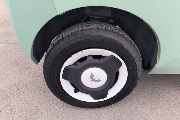 Used Wuling Hongguang MINIEV 2022 Macaron Premium Model – Lithium Iron Phosphate Right Rear Wheel Hub