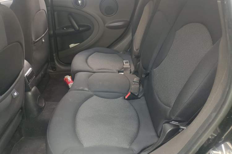 Used MINI Countryman  Left Rear Seat