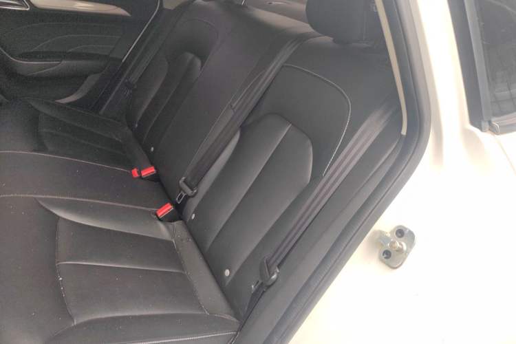 Used Roewe i6 New Energy 2017 45T Hybrid Connect & Smart Enjoyment Edition Left Rear Seat