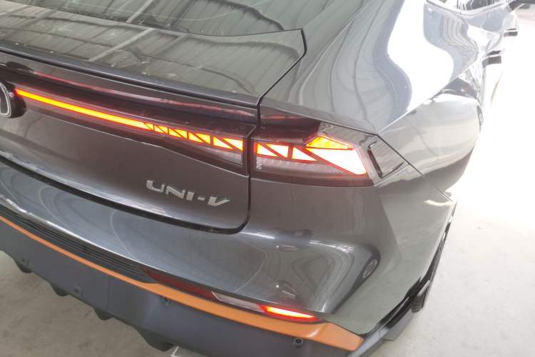 Used Changan UNI-V 2024 1.5T Prestige Sport Edition
