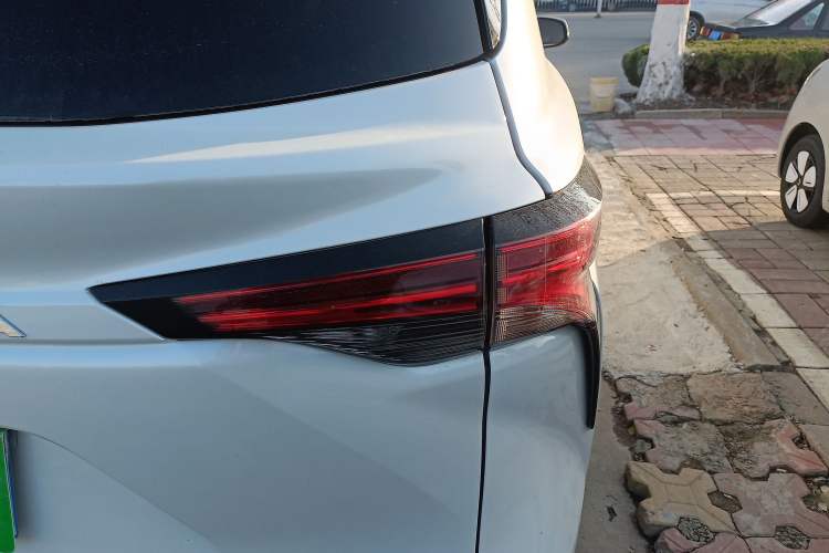 Used Toyota Granvia 2023 2.5L Hybrid Comfort Edition
