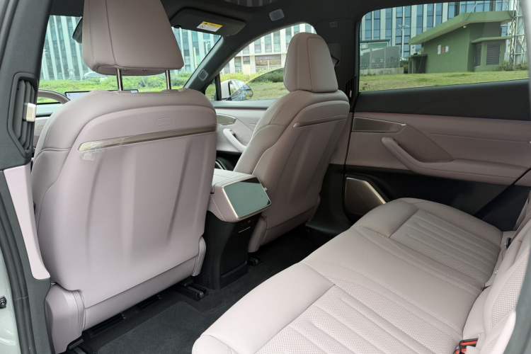 Used ONVO L60 2024 60 kWh Rear-Drive Version Left Rear Seat