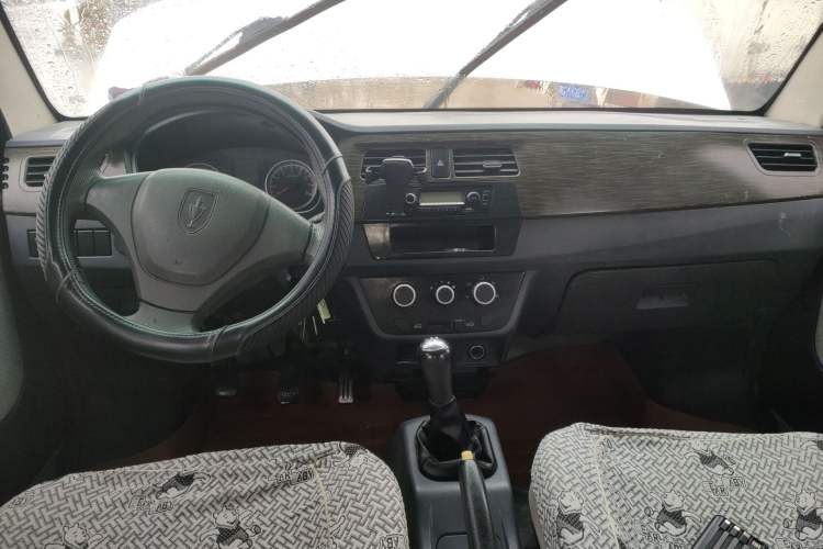 Used Jinbei Hiace X30 2013 1.3L Standard Version Center Console