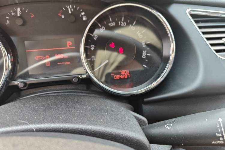 Used Peugeot 3008 2013 1.6THP Automatic Trend Edition Odometer Close Up