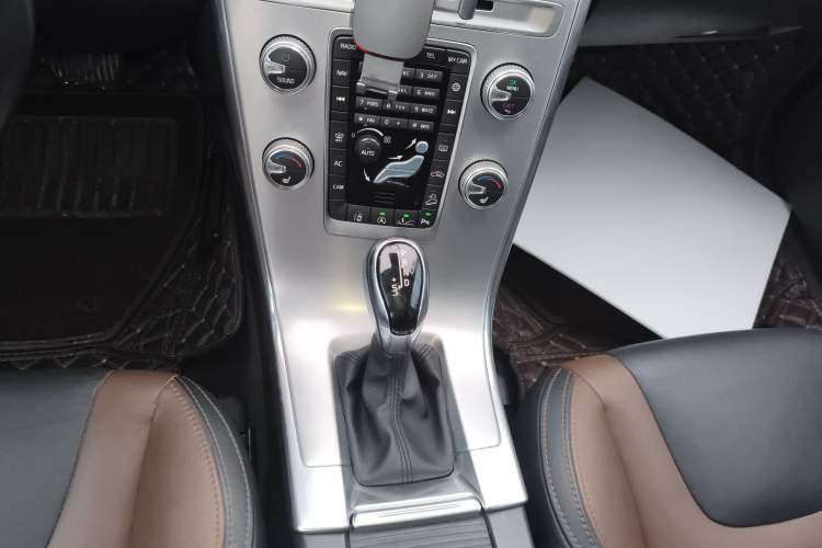 Used Volvo XC60 2017 T5 AWD Smart Drive Edition Gear Lever