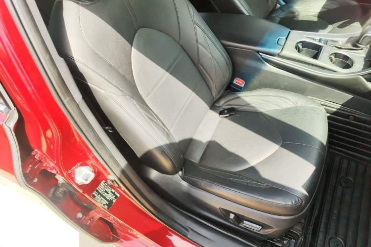 Used Toyota Avalon 2019 Dual-Engine 2.5L XLE Prestige Version China V Standard
