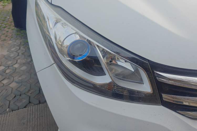 Used SAIC MAXUS G10 2019 PLUS 2.0T Automatic Elite Edition China VI Standard Right Front Headlight