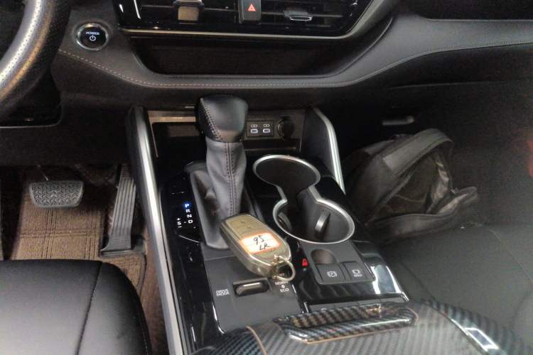 Used Toyota Highlander 2024 2.5L Smart Electric Hybrid Dual-Motor Two-Wheel-Drive Elite Edition 5 Seats Gear Lever