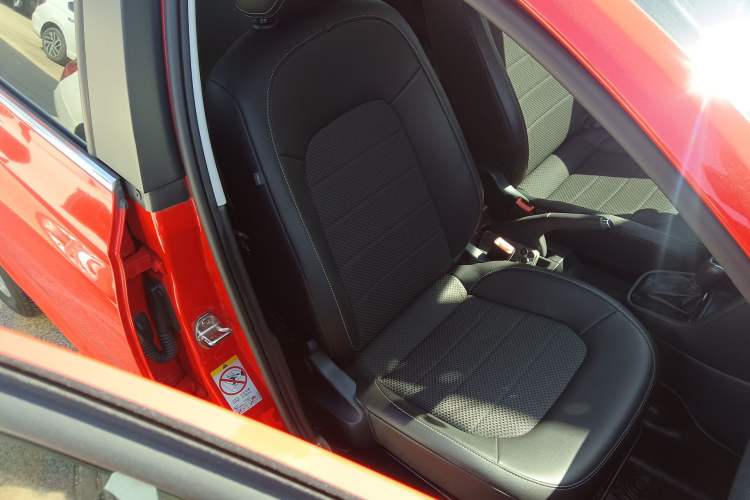 Used Skoda Rapid Spaceback 2016 Revised 1.6L Automatic Chuanxing Version Right Front Seat