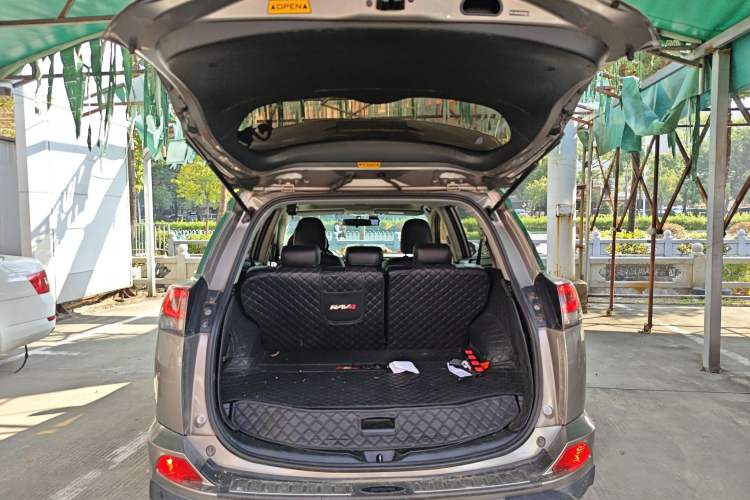 Used Toyota RAV4 2016 2.0L CVT Two-Wheel Drive Fashion Edition China V Standard