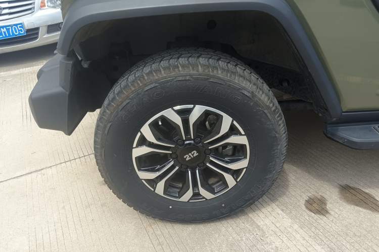 Used 212 T01 2024 2.0T Explorer Exterior 4