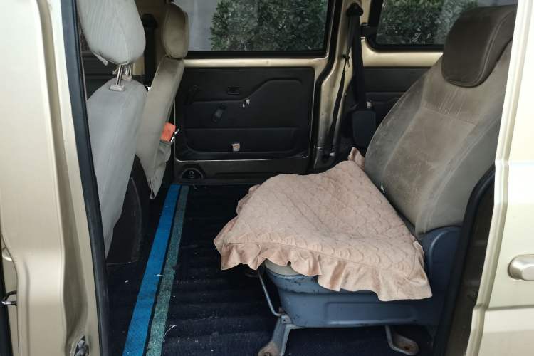 Used Wuling Rongguang V 2016 1.5L Standard Version Left Rear Seat