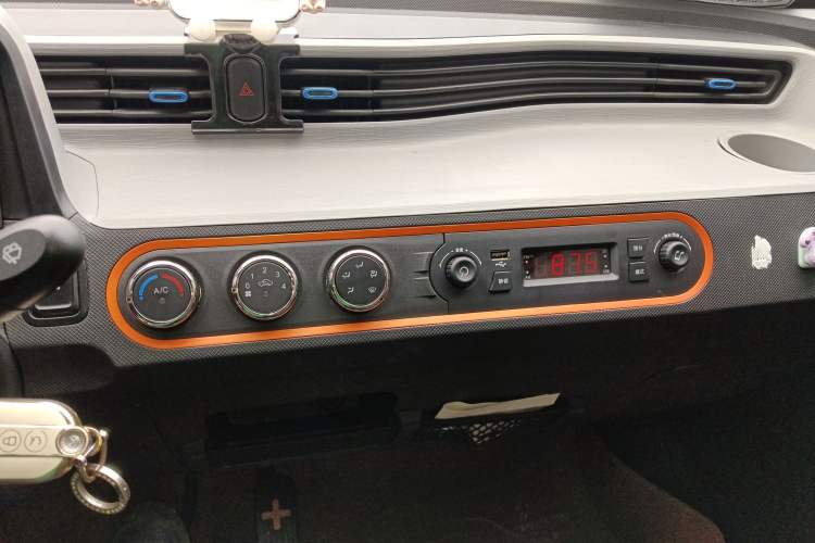 Used Wuling Hongguang MINIEV 2022 Zizai Version Lithium Iron Phosphate Audio And AC Panel