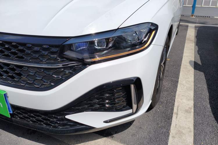 Used Volkswagen Lavida 2024 1.5L Automatic Starry Sky 5 Million Edition Left Front Headlight