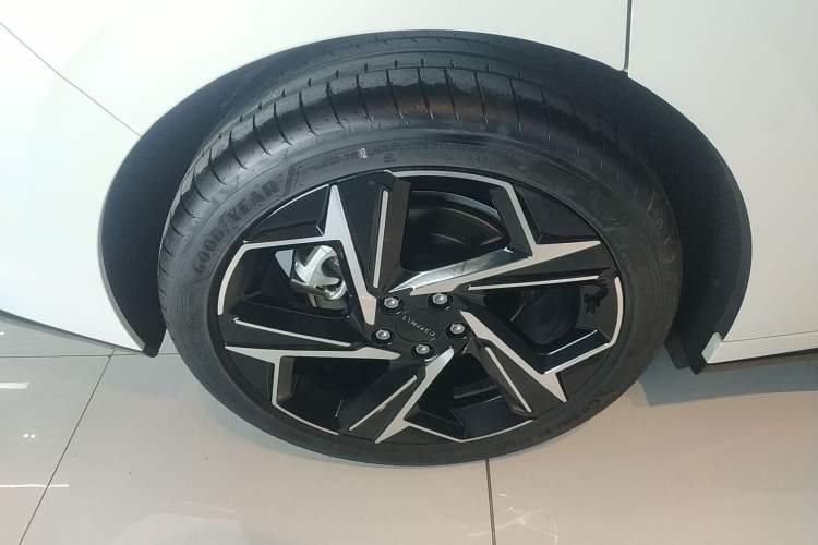 Used Lynk & Co 07 2024 EM-P 126 Long-Range Ultra
