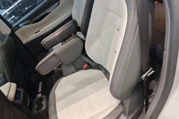 Used Ford Edge 2023 Ford Explorer L 2.0T EcoBoost Four-Wheel Drive 7-Seater Supreme Model