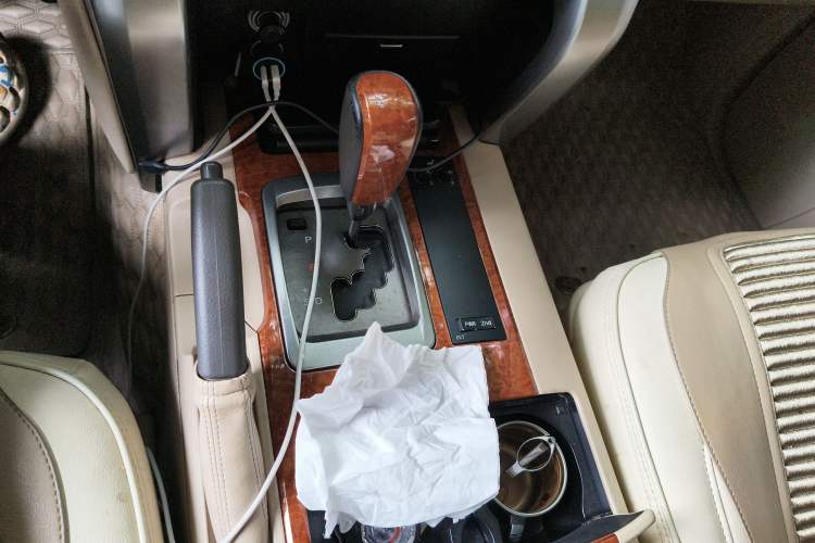 Used Toyota Land Cruiser 2012 4.0L Automatic VX Gear Lever