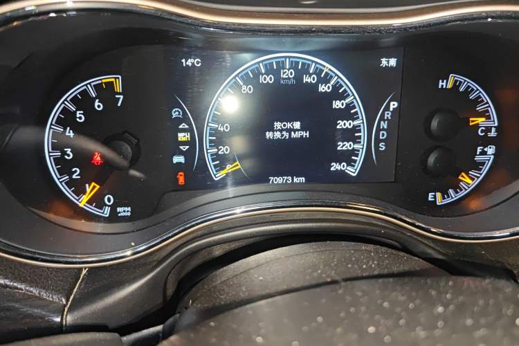 Used Jeep Grand Cherokee 2014 3.6L Elite Navigation Edition Odometer Close Up