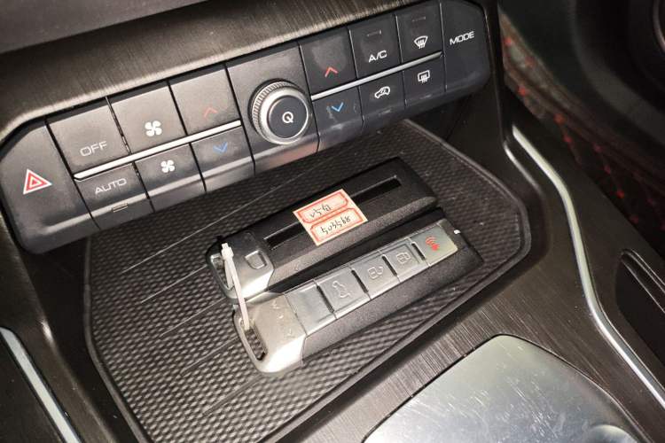 Used Wey VV5 2021 1.5T Two-Wheel Drive Color Pioneer