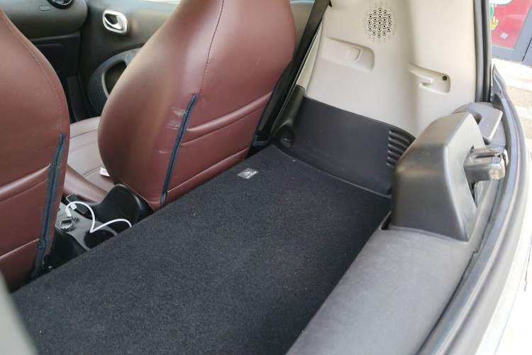 Used smart fortwo 2015 1.0L 52 kW Hardtop Passion Edition Left Rear Seat