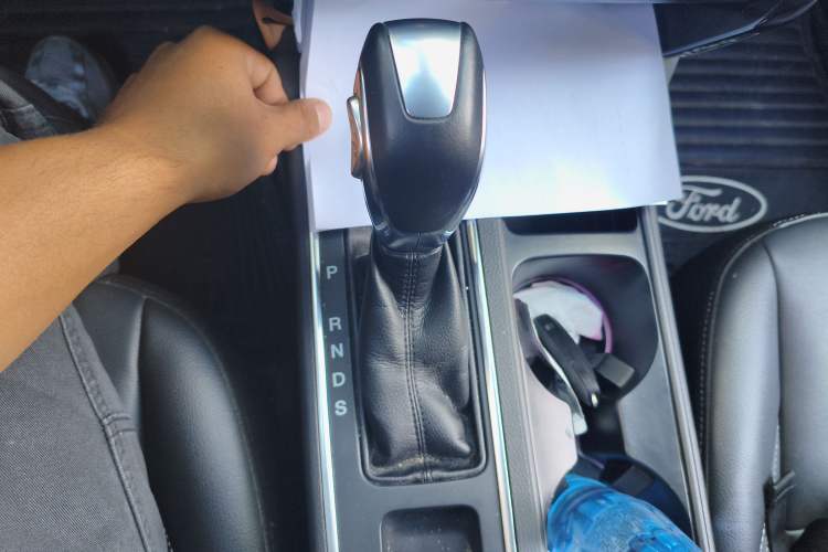 Used Ford Kuga 2018 EcoBoost 180 Two-Wheel-Drive Luxury Wing Edition Gear Lever