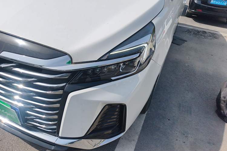 Used Buick GL8 2023 Land Executive Class Comfort Model