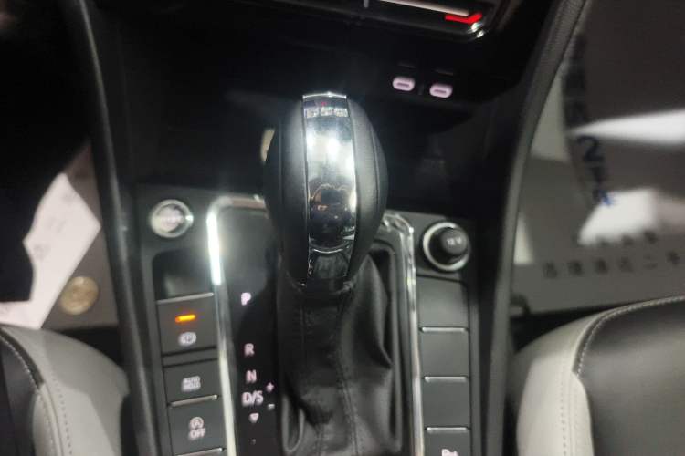 Used Volkswagen Bora 2023 300TSI DSG Prestige Edition Gear Lever