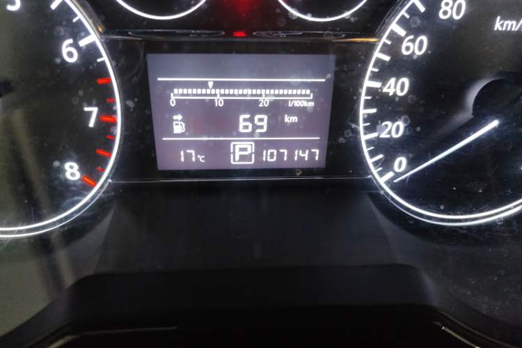 Used Nissan Tiida 2014 1.6L CVT Smart Model Odometer Close Up