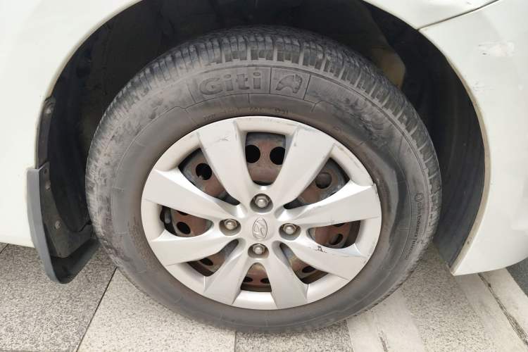 Used Hyundai Verna (older generation) 2014 1.4L Manual Smart GLS Trim