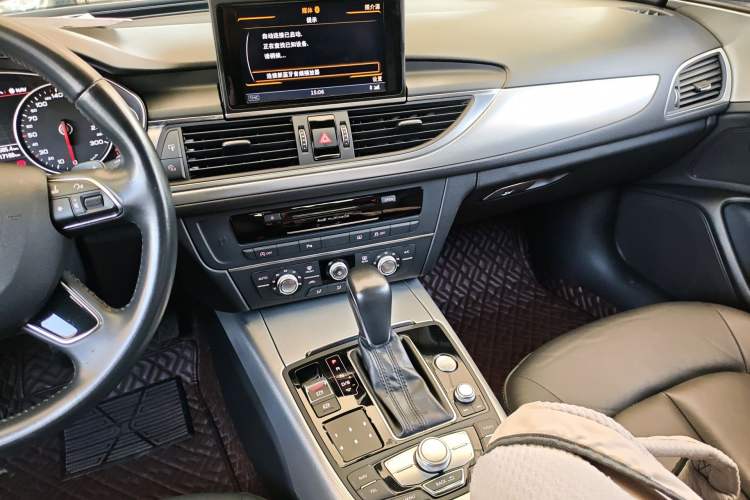 Used Audi A6L 2018 30th Anniversary Edition TFSI Trendy Model Audio And AC Panel