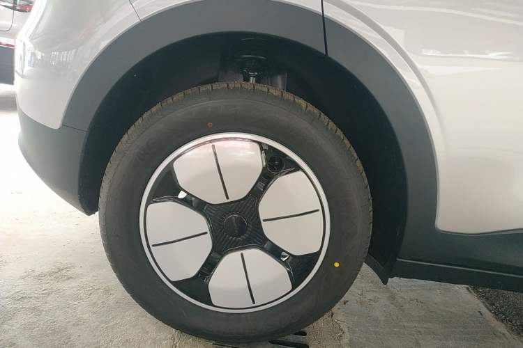 Used Geely Galaxy Geome 2026 Model 310km Youth Edition Right Rear Wheel Hub