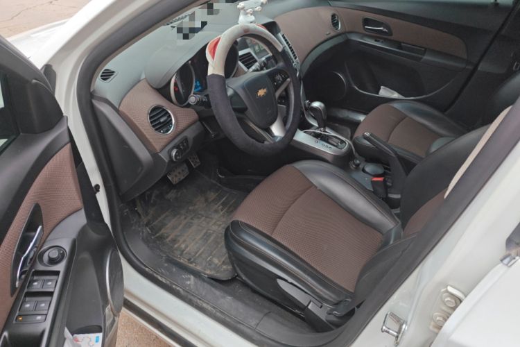 Used Chevrolet Cruze 2013 Hatchback 1.6L Automatic Luxury Model Driver Seat