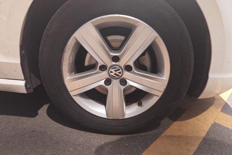 Used Volkswagen Lamando 2015 230TSI DSG Fashion Edition Right Front Wheel Hub