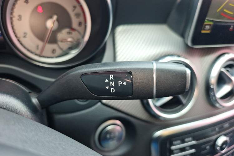 Used Mercedes-Benz GLA 2016 GLA 200 Fashion Model Gear Lever