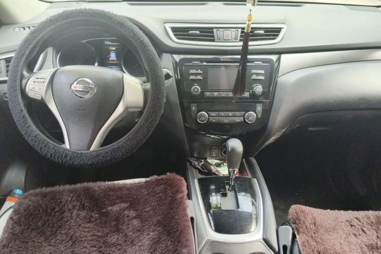 Used Nissan X-Trail 2015 2.0L CVT Comfort MAX Edition 2WD Center Console