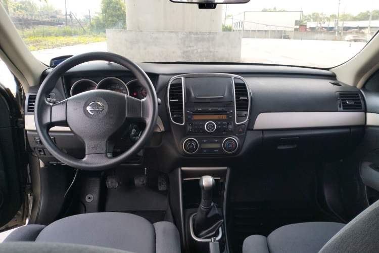 Used Nissan Sylphy 2012 Classic 1.6XE Manual Comfort Edition Center Console